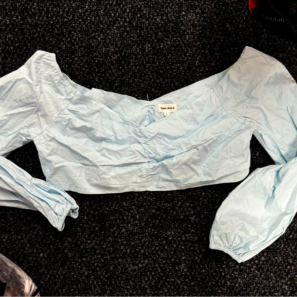 Cropped long puffy sleeve top
